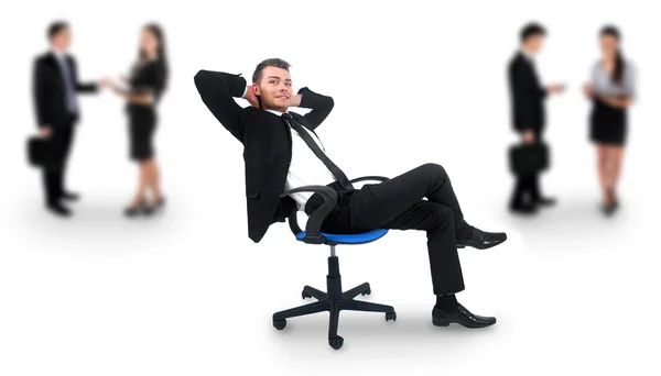 Бізнесмен розслабляється в офісі — стокове фото