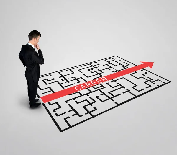Geschäftsmann denkt Karriere Wort Labyrinth Lösung — Stockfoto