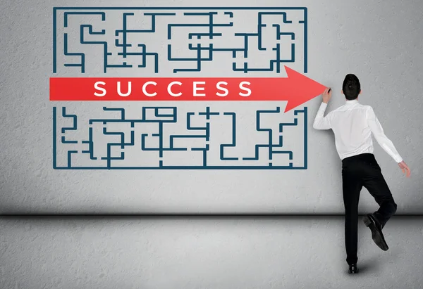Homem de negócios pensando labirinto palavra de sucesso — Fotografia de Stock