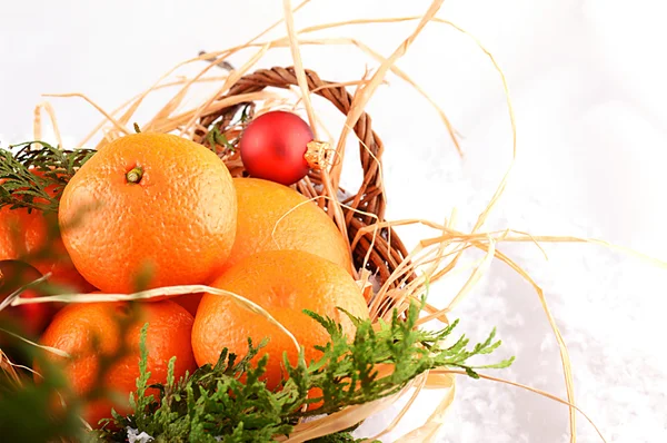 Christmas tangerines in a basket on christmas — Stock Photo, Image