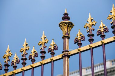 Viyana Kongre Merkezi altın çit ve mimari detay