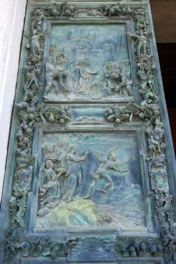 Battistero pisa giriş bronz kapı detayı, piazza del duomo