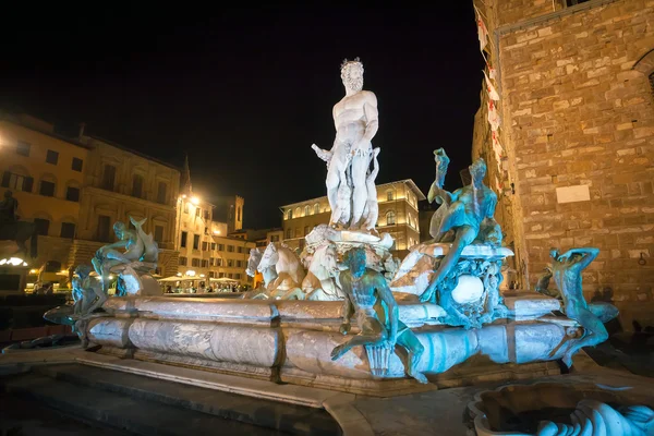 Fuente de Neptuno iluminada en Florencia —  Fotos de Stock