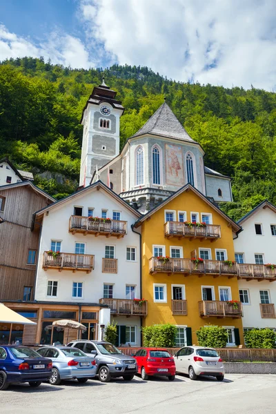 Village square, tipikus színes házak Hallstatt — Stock Fotó