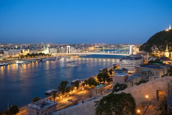 Puente Elisabeth sobre el río Danubio — Foto de Stock