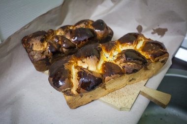 Kuru üzüm ve wallnuts ile geleneksel ter ekmek 