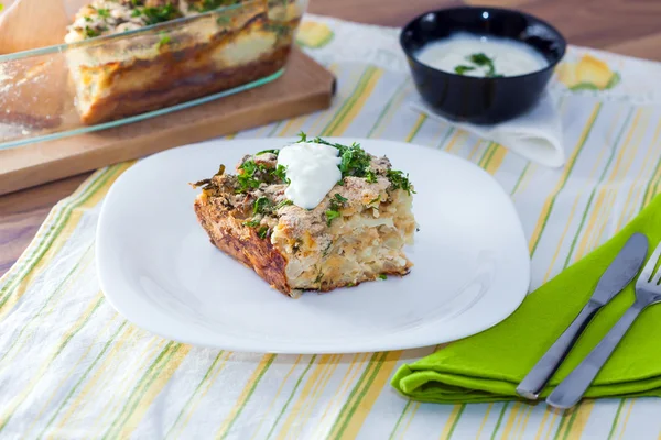 Cauliflower baked with eggs, cheese and dill on top — Stock Photo, Image