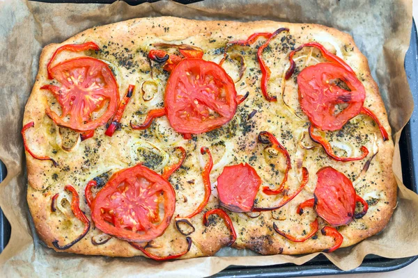 Lezzetli taze geleneksel İtalyan focaccia ekmek — Stok fotoğraf