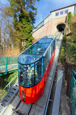 Füniküler Schlossberg ve Graz panoramik şehir görünümüne tırmanma