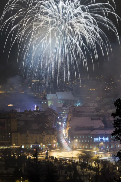 Πυροτεχνήματα το νέο έτους στο Brasov Ρουμανίας — Φωτογραφία Αρχείου