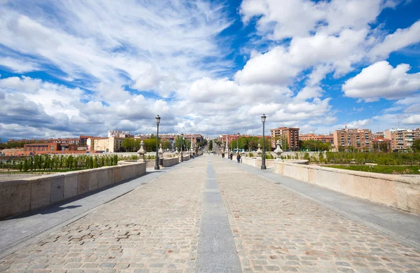 Sculpture in front of Toledo Bridge — Stock Photo, Image