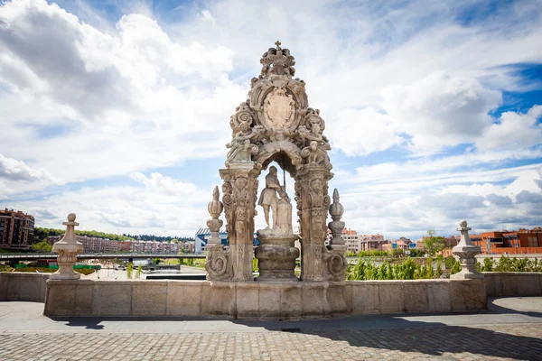 Escultura en el Puente de Toledo — Foto de Stock