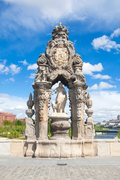 Sculpture on Toledo Bridge — Stock Photo, Image