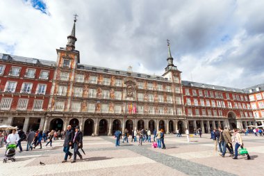 Turistler Plaza Mayor Madrid, İspanya