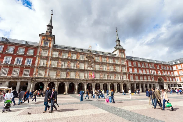 Turisták Plaza Mayor, Madrid, Spanyolország — Stock Fotó