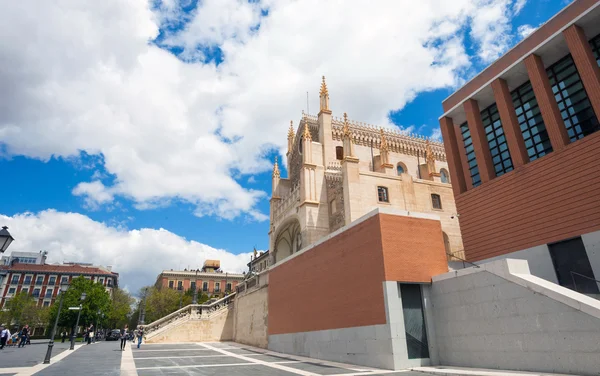 Iglesia Real de San Geromimo en un día de primavera, Madrid —  Fotos de Stock