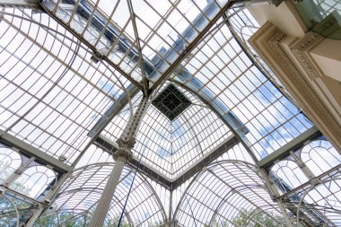Crystal Palace (Palacio de cristal) kubbe iç görünümünde Reti