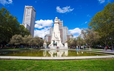 İspanya Meydanı anıt Cervantes, Torre de Madrid ve EDI ile