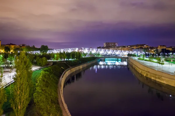 Arganzuela міст, освітлені вночі та Мадриді Rio Park, Madr — стокове фото