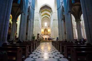 Katedral Almudena iç bir güneş boru organ Manzaralı