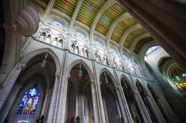 Katedral Almudena iç bir güneş boru organ Manzaralı