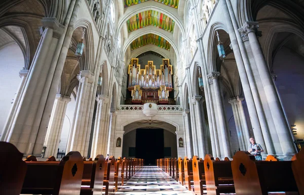 Katedral Almudena iç bir güneş boru organ Manzaralı