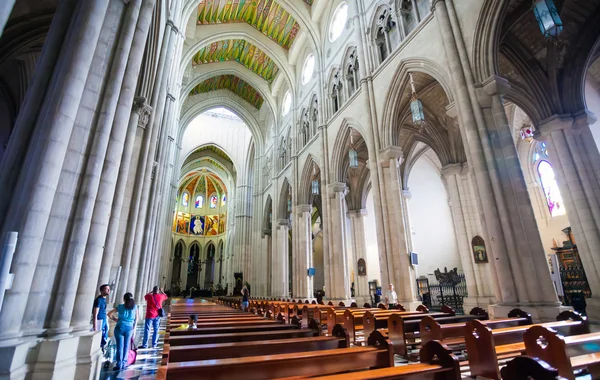 Katedral Almudena iç bir güneş boru organ Manzaralı