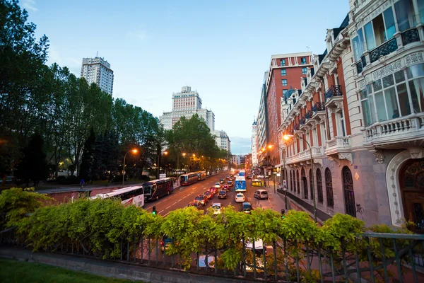 Night city view traffic with Edificio Espana on background in Ma — Stock Photo, Image