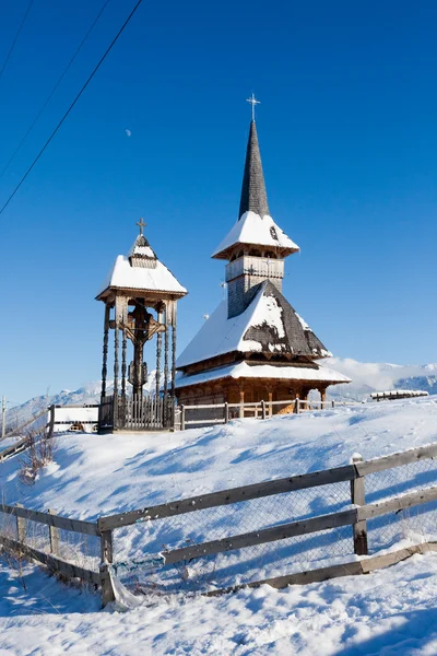 Typische woden kerk uit Moeciu, Roemenië — Stockfoto