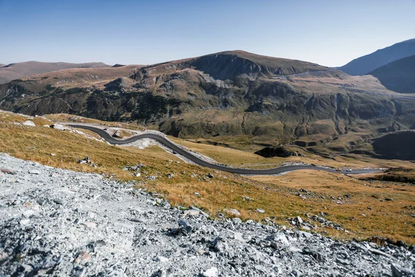 Transalpina στο υψηλότερο υψόμετρο δρόμο διασχίζοντας το Caphatian μου — Φωτογραφία Αρχείου