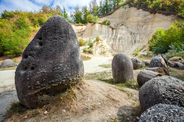 Los trovantes de Costesti - Las piedras vivas y en crecimiento de los gitanos — Foto de Stock