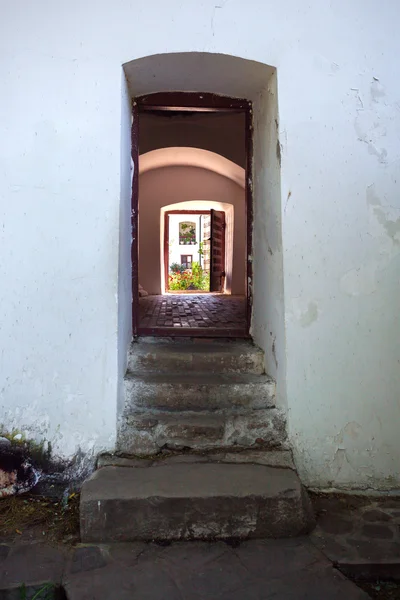 Doorway connecting the courtyards of  Cozia monastery — Stok fotoğraf