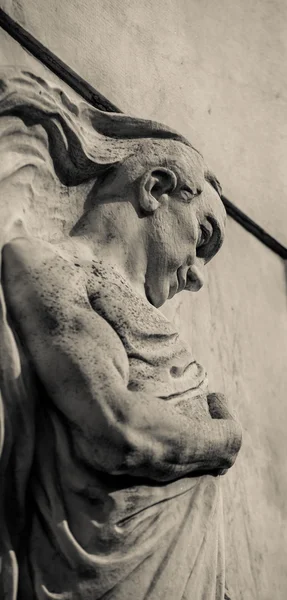 Recoleta Cemetery lachende mannelijke engel — Stockfoto