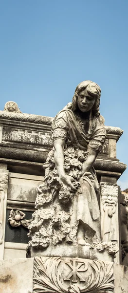 Statue féminine cimetière Recoleta — Photo