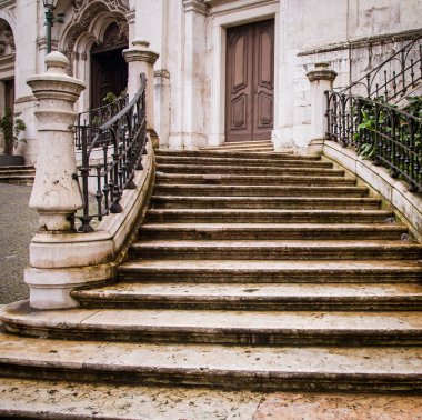 Lizbon taş adımları