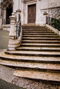 Lizbon taş adımları