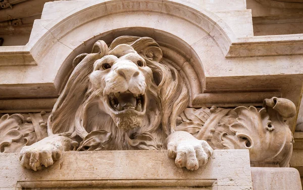 Estatua de león lisboa — Foto de Stock