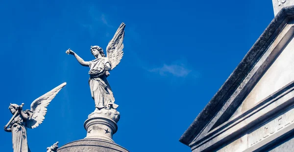 Angel staty kyrkogården Recoleta — Stockfoto