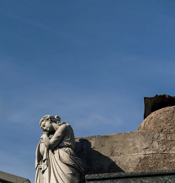Ängel staty i recoleta kyrkogård — Stockfoto