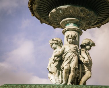 bir Fountain'dan cherubs