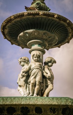 bir Fountain'dan cherubs