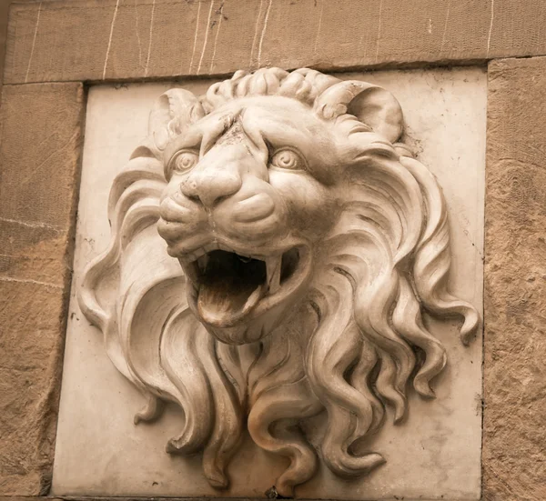 Estatua cabeza de león — Foto de Stock