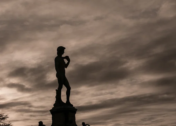 Silhouette d'une statue — Photo