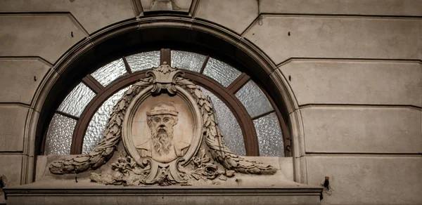 Relief above a door arch — Stock Photo, Image