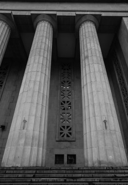 büyük taş sütunlar