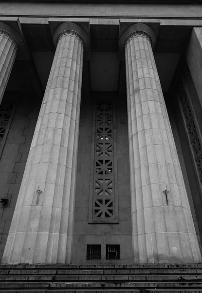 büyük taş sütunlar