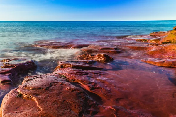 Skalnaté pobřeží Atlantického oceánu — Stock fotografie