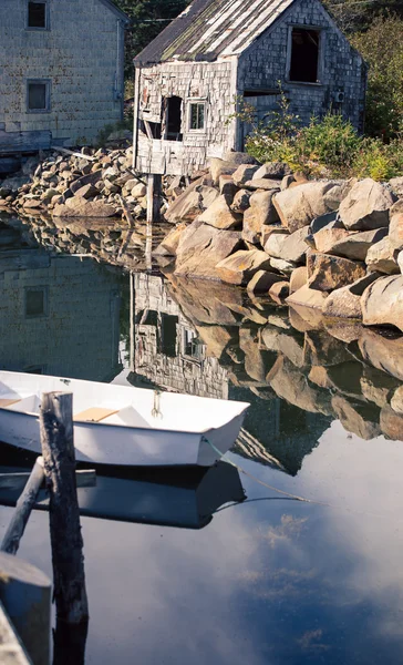 Abandon fishing shack — Stock Photo, Image