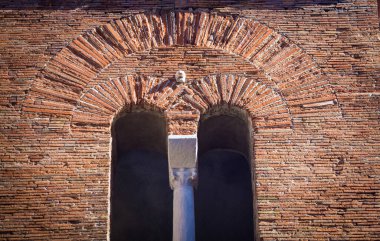 Napoli 'de tuğla kemer yolu İtalya