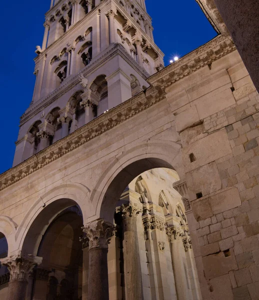 Torre Arco Noite Split Croácia — Fotografia de Stock